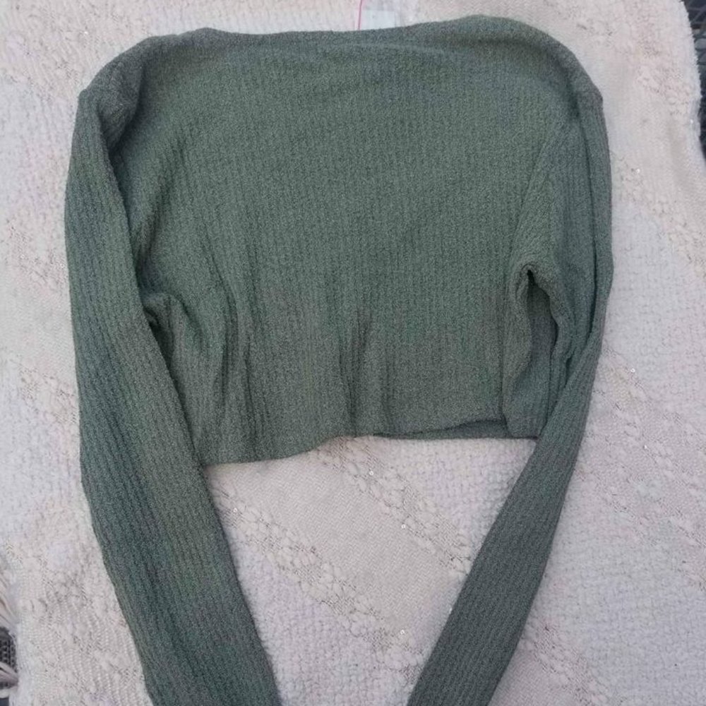 NWT Francesca’s Medium Ribbed Cropped Olive Cardigan - Picture 2 of 3